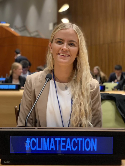 Esther Hallsdóttir ungmennafulltrúi Íslands á ungmennaráðstefnu SÞ um loftslagsmál á laugardag. Ljósmynd: SÞ