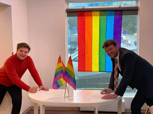 Daníel E. Arnarsson, framkvæmdastjóri Samtakanna ´78 og Ásmundur Einar Daðason við undirritunina. 