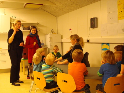 Með börnum í Sólborg Með börnum í Sólborg