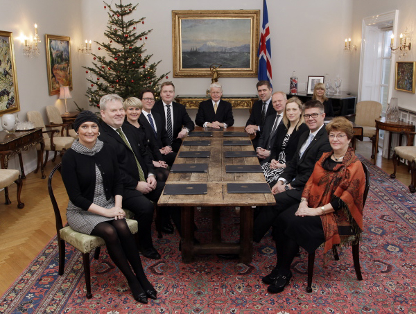 49 Ráðuneyti Sigmundar Davíðs Gunnlaugssonar með breytingum 31. desember 2014 Ríkisráðsfundur - ráðuneyti Sigmundar Davíðs Gunnlaugssonar með breytingum 31. desember 2014