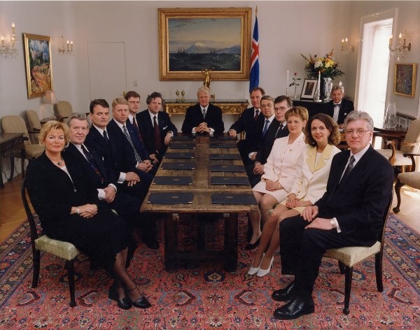 30 Þriðja ráðuneyti Davíðs Oddssonar 28. maí 1999 Þriðja ráðuneyti Davíðs Oddssonar 28. maí 1999